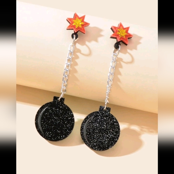 ๐5 for $25* Cartoon Bomb Earrings - Picture 2 of 3